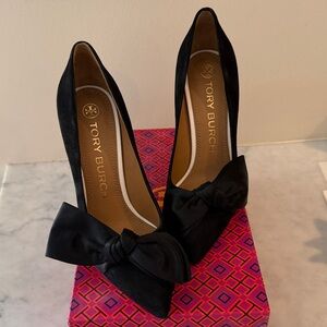 Tory Burch 110MM Bow Pump Satin/Suede